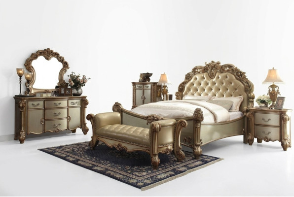 Klassiek bed in barok Chesterfield rococo stijl dubbel lederen hotel antiek.