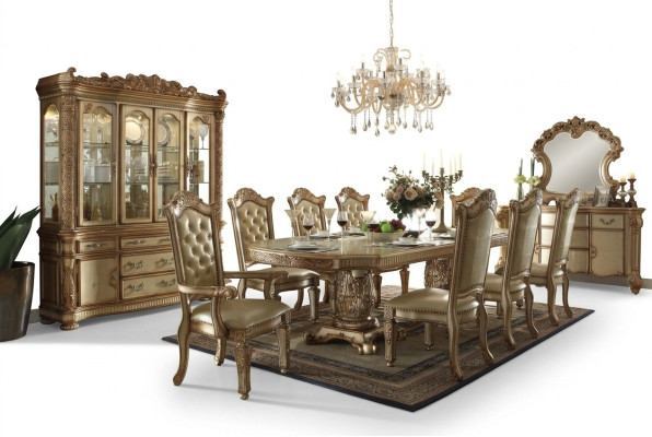 Gouden eetkamerset Luxueuze eettafel met stoelen Designerdressoir
