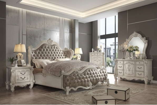 Klassiek bed in barok, chesterfield, rococo stijl, dubbel hotel leer antiek.