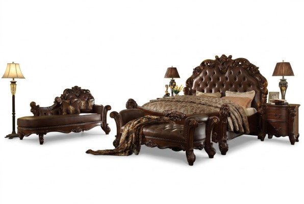 Koninklijk tweepersoonsbed met 2 nachtkastjes en een console compleet set.