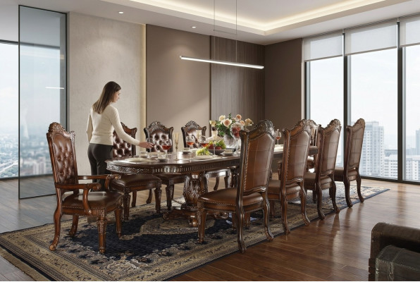 Luxe barokstijl eetkamerset met designer eettafel en bruine Chesterfield stoelen.