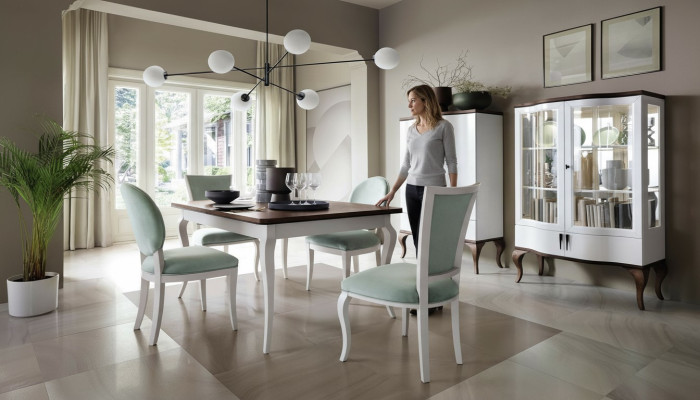 Eetkamer set Klassieke tafel 4x stoelen Vitrinekast Ladekast 7-delig