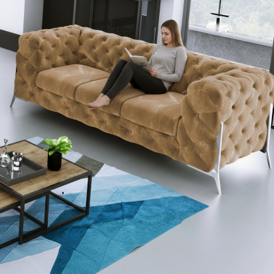 Chesterfield driepersoons comfortabele designer woonkamerbank met 3 zitplaatsen.