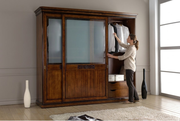 Schuifdeur kast meubels inrichting hout Italiaanse slaapkamer kasten