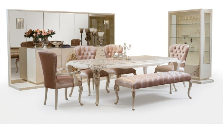 Eetkamer set: tafel, dressoir, 4 stoelen, vitrine, krukje. Nieuw.