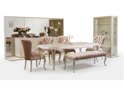 Eetkamer set: tafel, dressoir, 4 stoelen, vitrine, krukje. Nieuw.