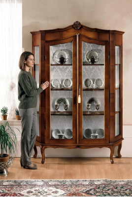 Woonkamer dressoir glazen kast vitrine eetkamer dressoir houten kasten meubels.