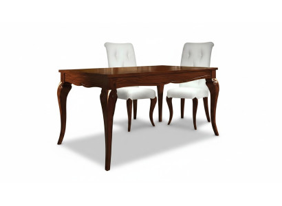 Uittrekbare eettafel van hout in modern design voor luxe meubels in de eetkamer.