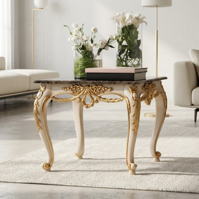 Luxe vierkante bijzettafel met gesneden poten.