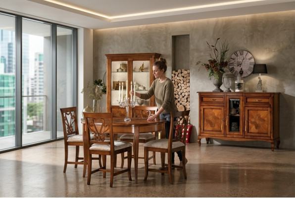 Eetkamer set meubels Stoelen 4x Vitrine Groep Eethoek Vitrines 7-delig. Dressoir