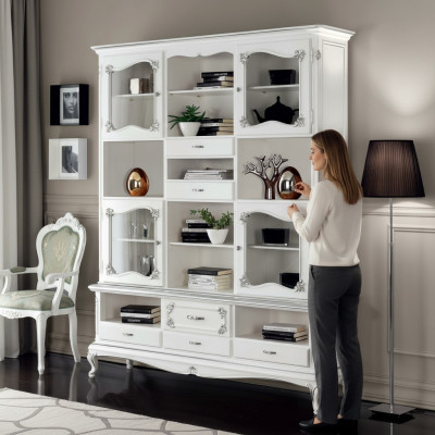 Woonkamer vitrinekast boekenplank dressoir klassieke meubels planken hout