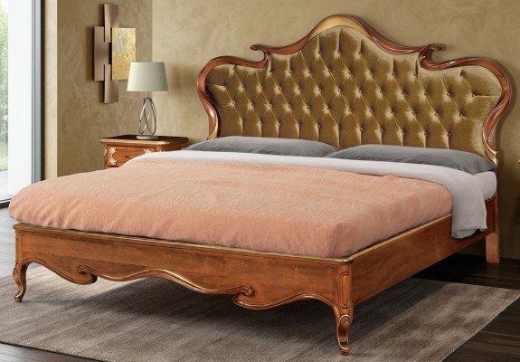 Chesterfield bed gestoffeerd design luxe dubbele hotelbedden Italiaans hout nieuw