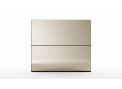 Stijlvolle spiegelkast met schuifdeuren in moderne stijl.