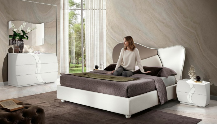 Slaapkamer Bed Nachtkastje Commode Spiegel Luxe Set Dubbel Set 5-delig. Nieuw.