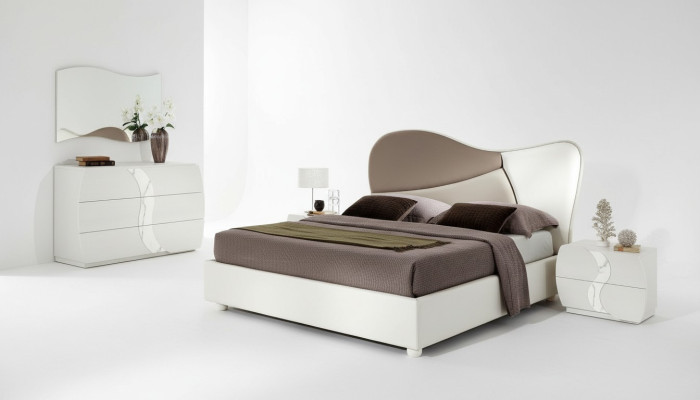 Slaapkamer Bed Nachtkastje Commode Spiegel Luxe Set Dubbel Set 5-delig. Nieuw.