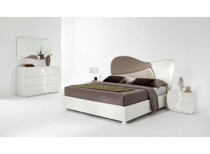 Slaapkamer Bed Nachtkastje Commode Spiegel Luxe Set Dubbel Set 5-delig. Nieuw.