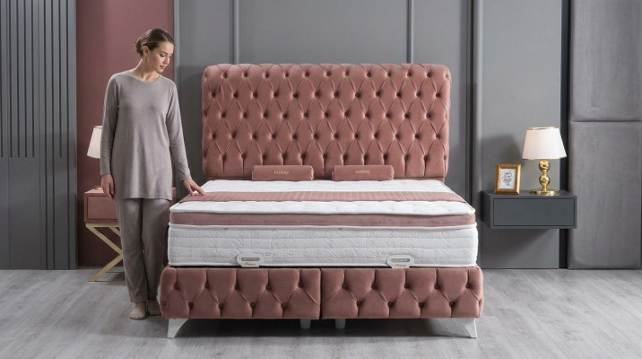 Boxspring Rosa Chesterfield Bed Elegante Design Luxe 2x Nachtkastjes 3-delig.