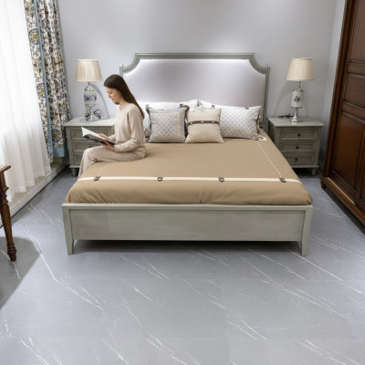 Premium slaapkamer set: bed en nachtkastjes van natuurlijk hout in grijs