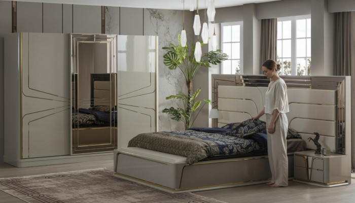 Modern slaapkamer set in beige met Europese accenten.