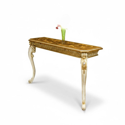 Console tafel in landelijke stijl met klassieke telefoontafels en gouden gesneden poten.