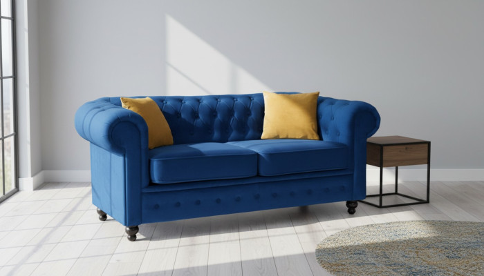 Blauwe woonkamer bank gestoffeerde meubels bankstellen tweezitter banken stof textiel