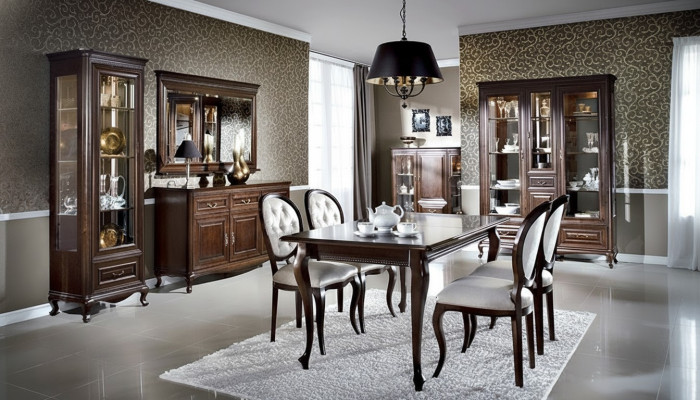 9-delige eetkamerset: tafel, dressoir, spiegel, vitrinekast.