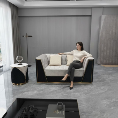 Luxe tweepersoonsbank met zachte bekleding voor de woonkamer