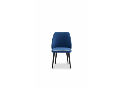 Blauw gestoffeerde stoel met zwarte houten poten voor eetkamer licht model