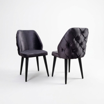Gevoerde houten stoel grijs Chesterfield op zwarte poten voor eetkamer.