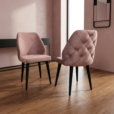 Houten gestoffeerde stoel beige rugleuning Chesterfield zwarte poten Eetkamer.