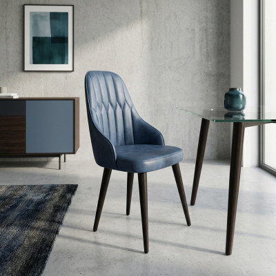 Originele eetkruk in de kleur blauw met een zachte rug voor uw eetkamer.