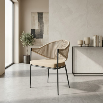 Beige stoel, éénzits gestoffeerde meubels, eetkamerstoelen met roestvrijstalen elementen.
