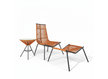 Modern set voor in je tuin bestaande uit een stoel, een poef en een bijzettafel.