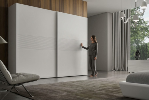 Witte kledingkast met schuifdeuren Slaapkamermeubilair Luxe massief houten meubels
