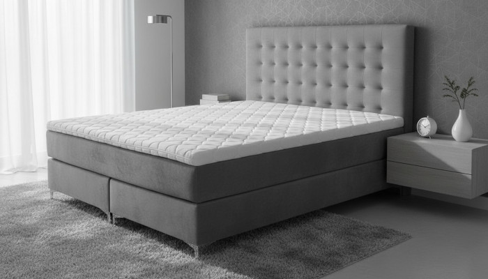 Grijze tweepersoonsbed, klassiek slaapkamer meubelontwerp. Elegante stof, nieuw.