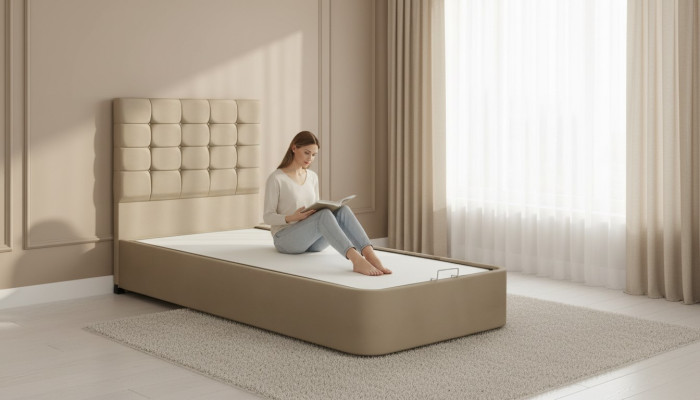 Luxe designerbed met matras van een Europese meubelfabrikant voor slaapkamers.
