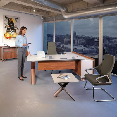 Houten meubels, werktafel, hoekbureau, kantoormeubelen, dressoir, salontafel, modern.