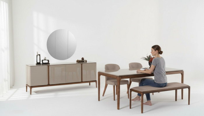 Eetkamer set eetgroep Tafel 4x Stoelen Bank Dressoir Spiegel 8-delig.