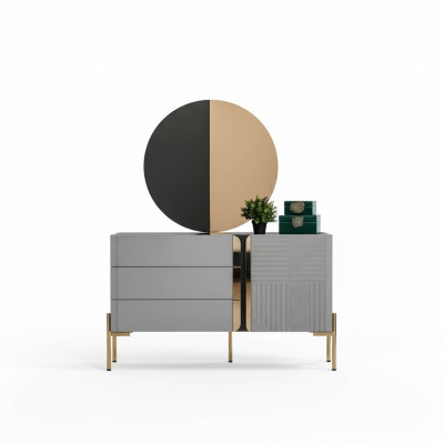 Mooie commode met spiegel in grijstinten met gouden inlegwerk.