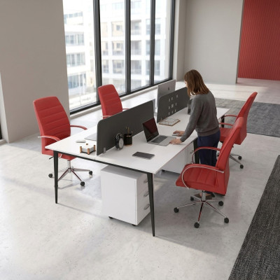 Grote witte werktafel bureauset moderne kantoorinrichting.