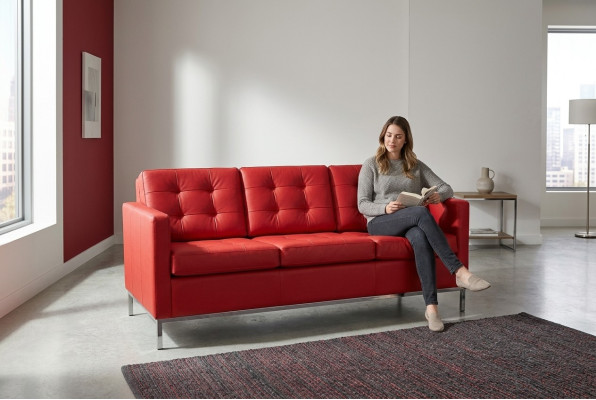 Rode driezits Moderne luxe bank Gestoffeerde zitbank Textielbanken Stijl