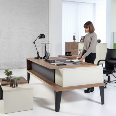 Ontwerpbureau Exclusieve kantoormeubelen Tafel Groot directiebureau