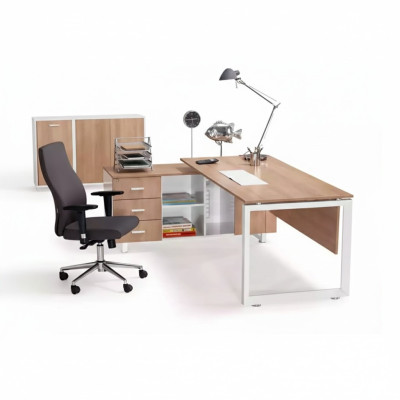 Hoektafel van hout bruin Exclusief moderne kantoormeubelen in studeerkamer
