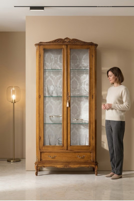 Luxe glazen vitrinekasten van bruin hout Klassieke meubels vitrinekast