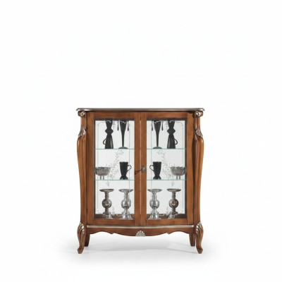 Bruine glazen vitrine, houten dressoir, luxe vitrinekast, plank.