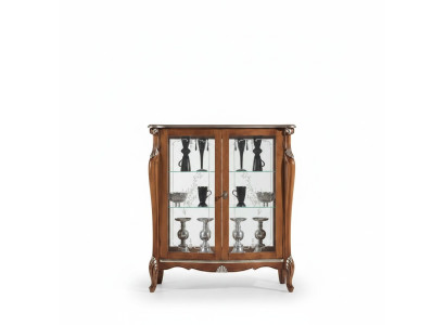 Bruine glazen vitrine, houten dressoir, luxe vitrinekast, plank.