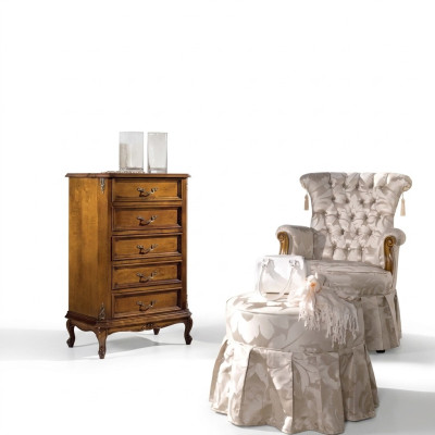 Klassieke commode Luxe dressoir Houten meubels Woonkamer inrichting.