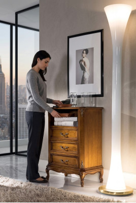 Klassieke ladekast houten meubels bruin woonkamer 3 laden ontwerp lamp.
