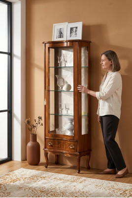 Houten klassieke vitrine houten kasten woonkamer ontwerpen glas