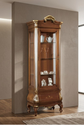 Luxe hoogwaardige vitrinekast van bruin hout Klassieke meubelkast